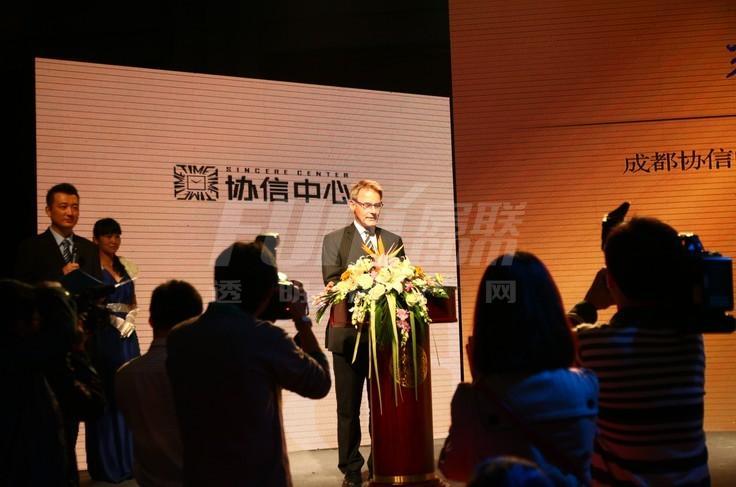 希尔顿签约仪式