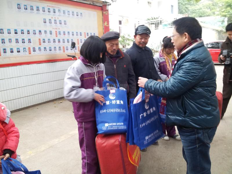 关爱留守儿童过冬爱心大行动