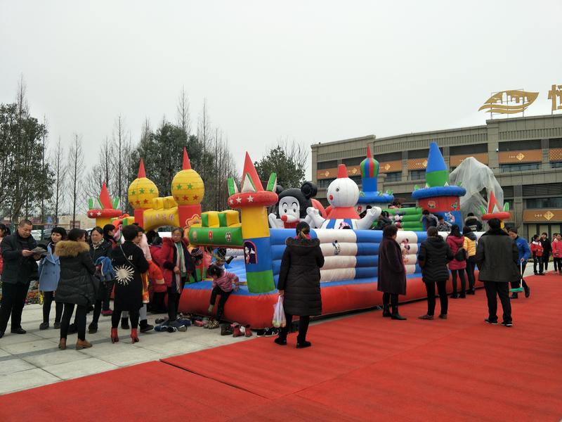 充气城堡