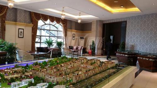 堤亚纳河谷实景图